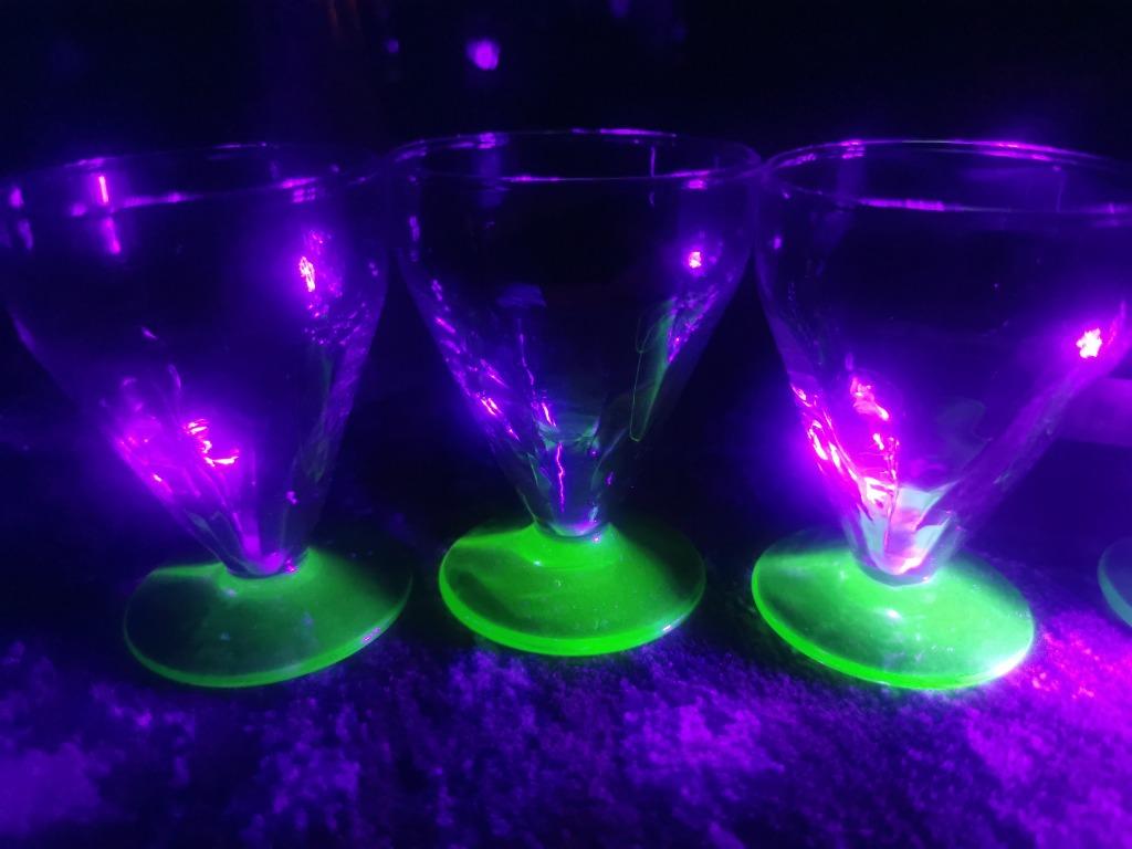 1930s Art Deco glazen met een uraniumglas steel, Antiek en Kunst, Antiek | Glaswerk en Kristal, Ophalen of Verzenden