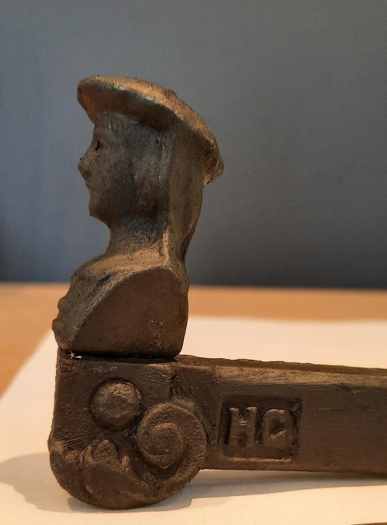 Retenues de fenêtre anciennes en fonte, Bricolage & Construction, Enlèvement, Comme neuf, Autres matériaux