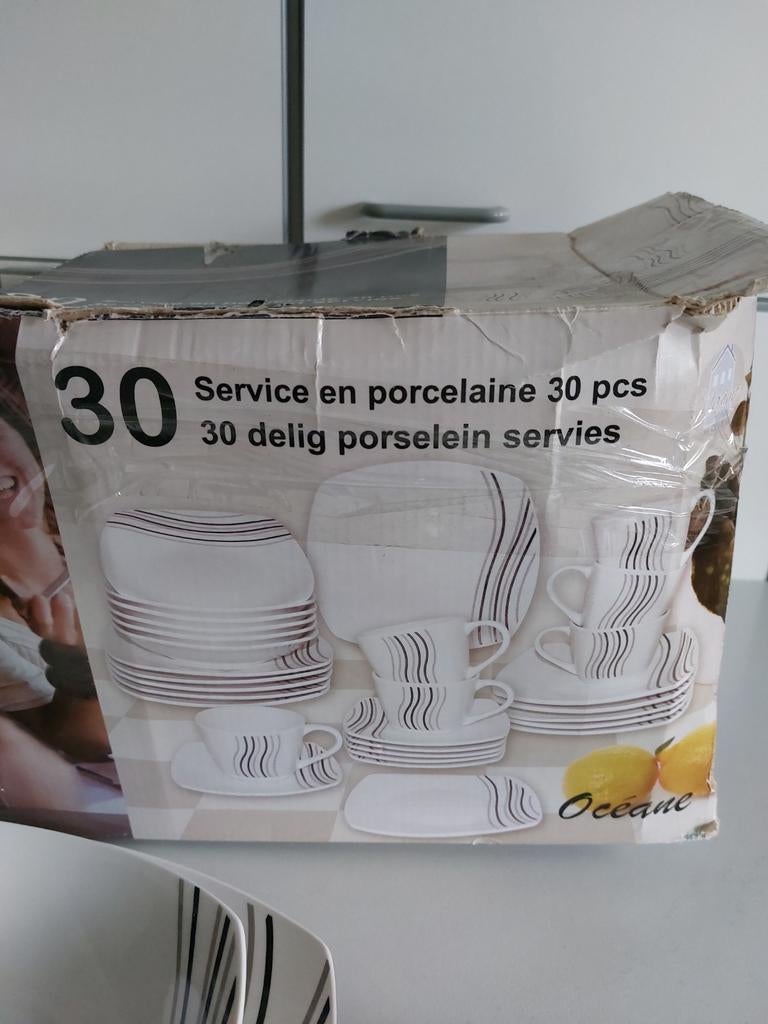 Service en porcelaine 30 pièce nouvelle, Maison & Meubles, Cuisine | Ustensiles de cuisine, Enlèvement, Comme neuf