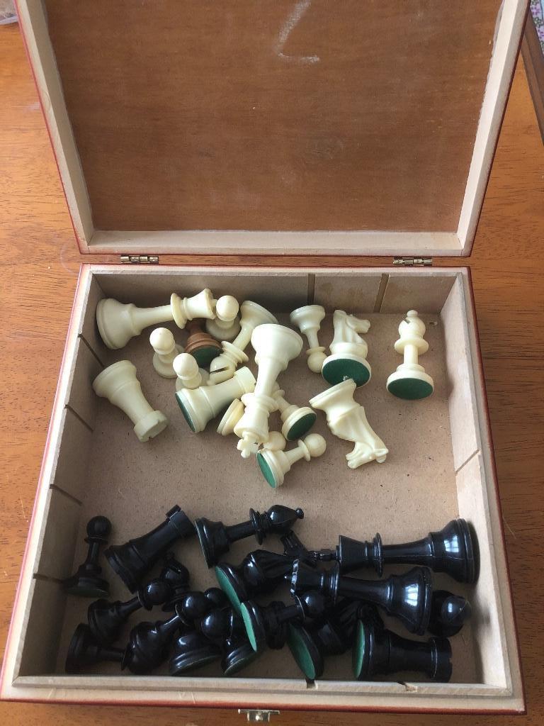 Piéces échecs 32, 1 ou 2 joueurs, Enlèvement ou Envoi, Comme neuf