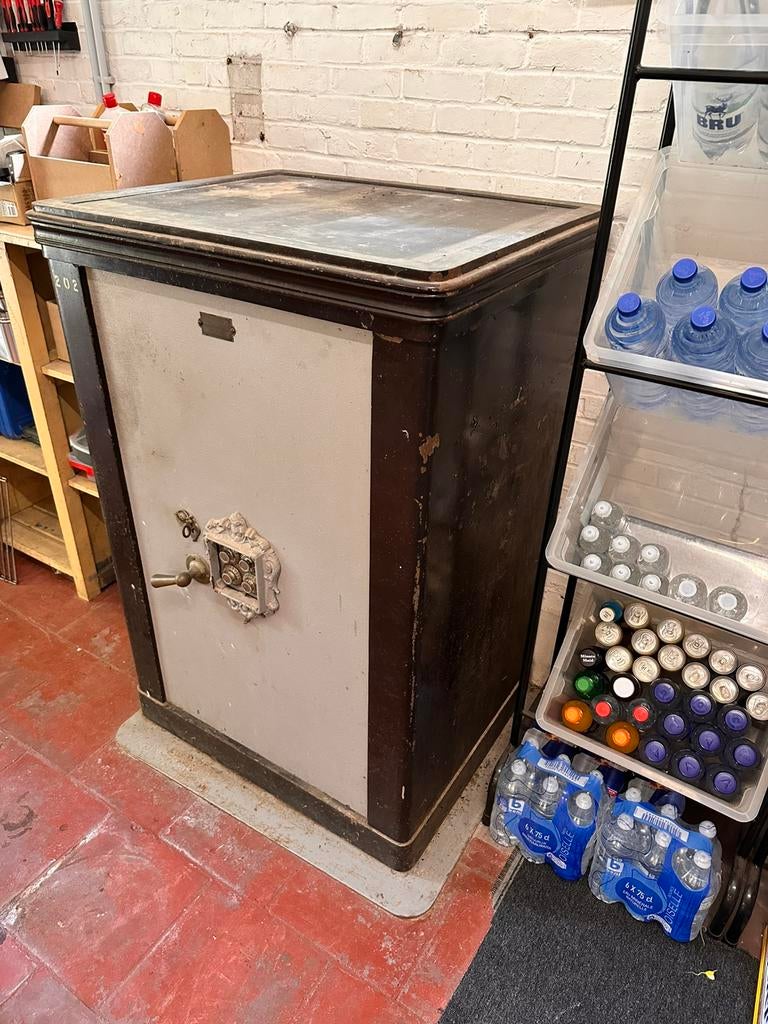 GROTE antieke kluis, Huis en Inrichting, Brandblussers en Brandkasten, Ophalen, Brandkast