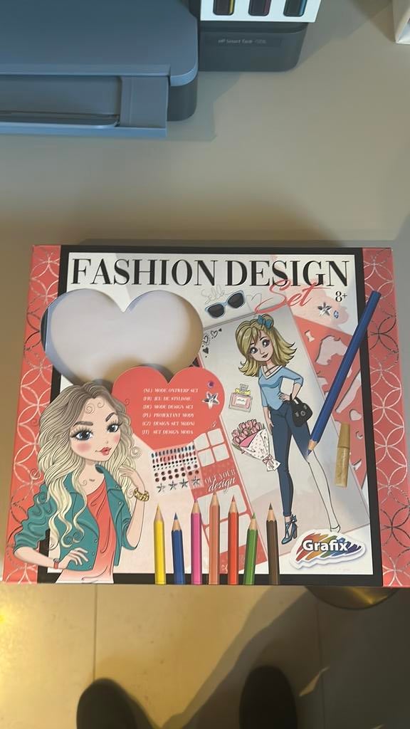 Fashion design set, Hobby en Vrije tijd, Tekenen, Zo goed als nieuw, Papier, Schets- of Tekenboek, Ophalen of Verzenden