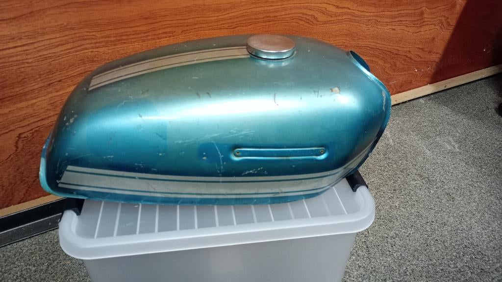 Suzuki benzine tank, Ophalen