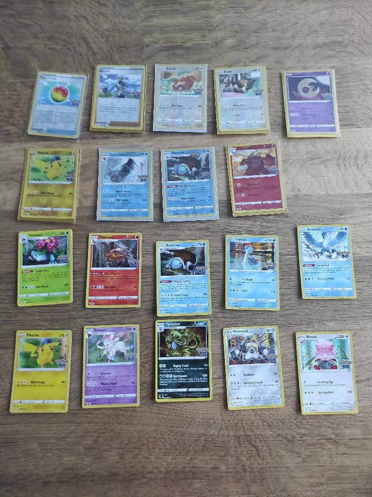 61 verschillende pokemonkaarten van de reeks pokemon go, Ophalen, Nieuw, Meerdere kaarten
