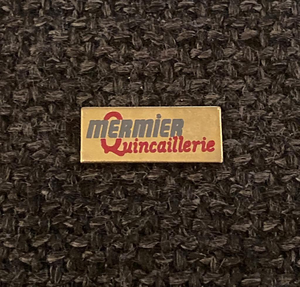PIN - MERMIER - QUINCAILLERIE, Envoi, Utilisé, Autres sujets/thèmes, Insigne ou Pin's