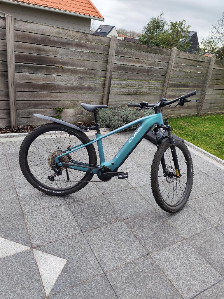 Elektrische mountainbike, Fietsen en Brommers, Ophalen, Zo goed als nieuw, Cube