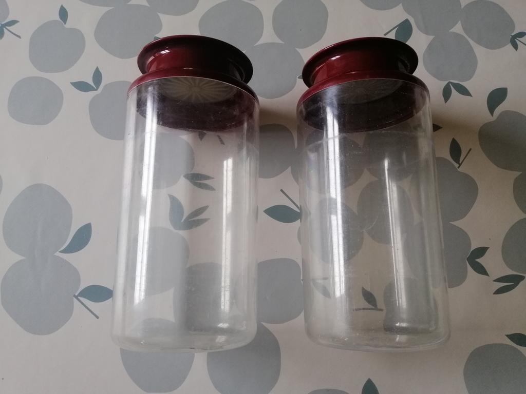 2 boîtes Tupperware cristalline 1L, couvercle bordeau, Enlèvement ou Envoi, Utilisé, Boîte