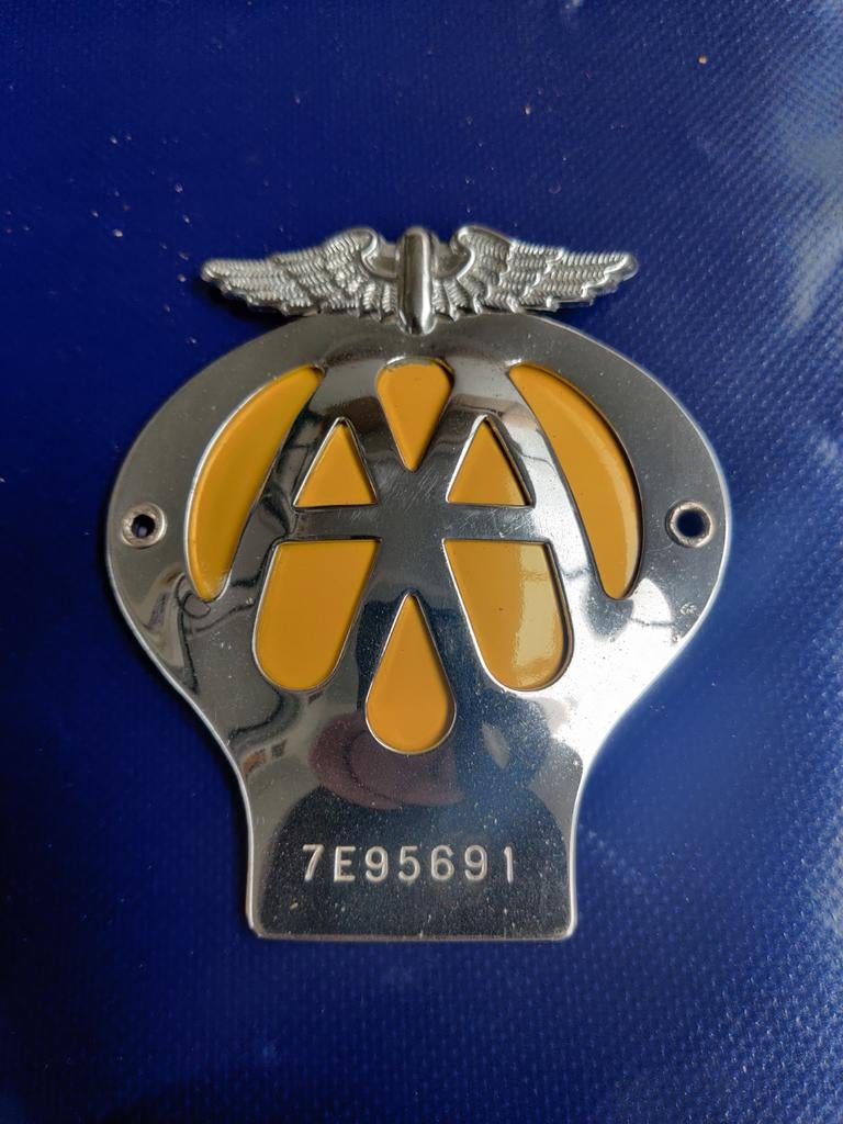 AA Oldtimer badge., Enlèvement