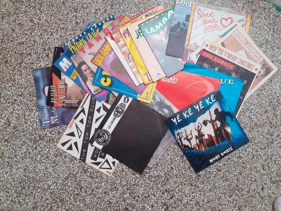 Vinyles Divers lot de 23 45tours, Gebruikt