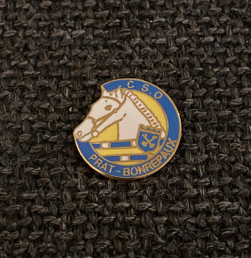 PIN - CSO - PRAT BONREPAUX - CENTRE EQUESTRE - CHEVAL  PAARD, Envoi, Utilisé, Animal et Nature, Insigne ou Pin's