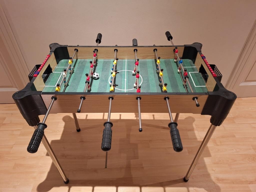 Houten Tafelvoetbal 68 X 35 cm op poten, Ophalen, Zo goed als nieuw