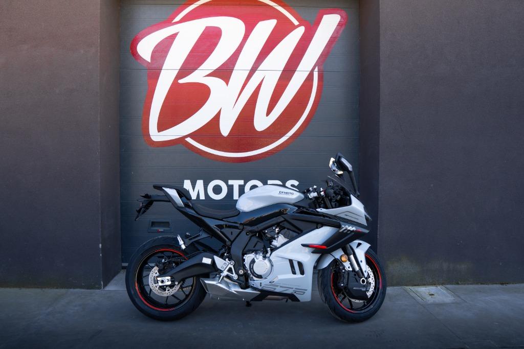 CF Moto 675SR-R Aerolite Grey @ BW Motors Malines, Motos, Motos | Marques Autre, Entreprise, Plus de 35 kW, Super Sport, 3 cylindres