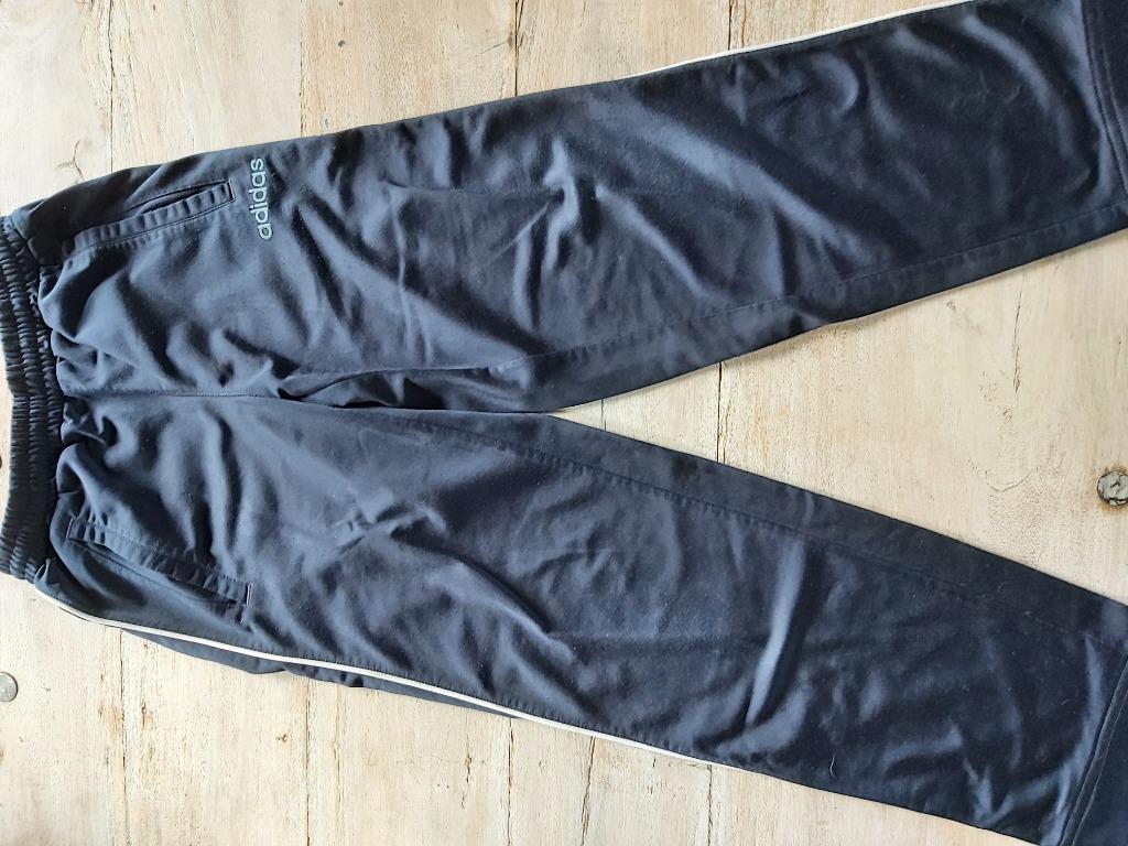 Adidas blauwe traingsbroek maat 140 (10 jaar), Enfants & Bébés, Vêtements enfant | Taille 140, Adidas, Garçon ou Fille, Enlèvement ou Envoi