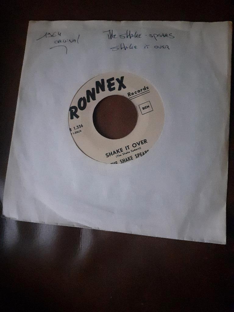 45T Shake Spears : Shake it over (Belpop), Ophalen of Verzenden