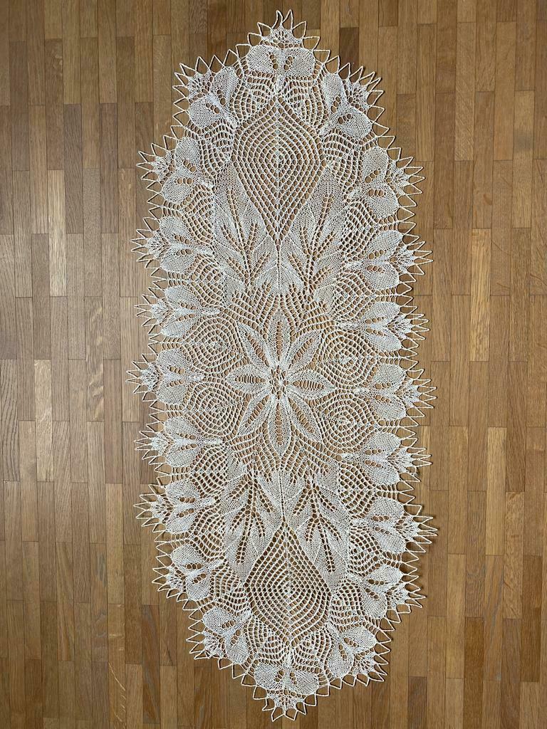 Chemin de table tricoté artificiel: 89 x 38 cm, Antiquités & Art, Enlèvement ou Envoi