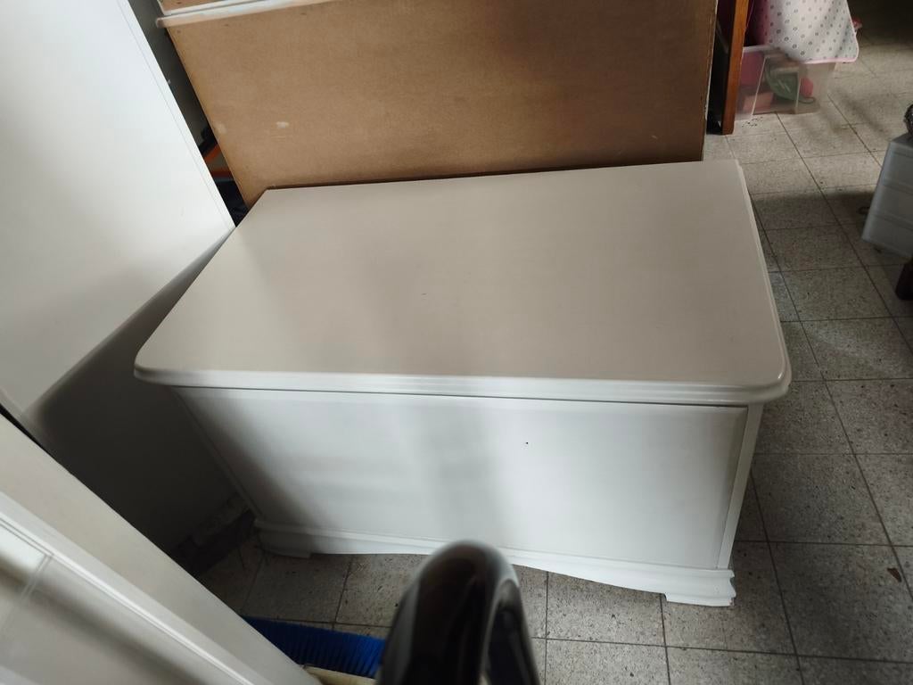 Zeer mooie, zeer stevige behuizing. Niet IKEA. Gekocht in Ca, Huis en Inrichting