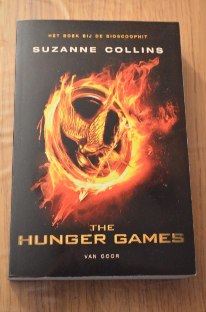 Suzanne Collins - The hunger games (de hongerspelen), Ophalen of Verzenden, Gelezen, Suzanne Collins