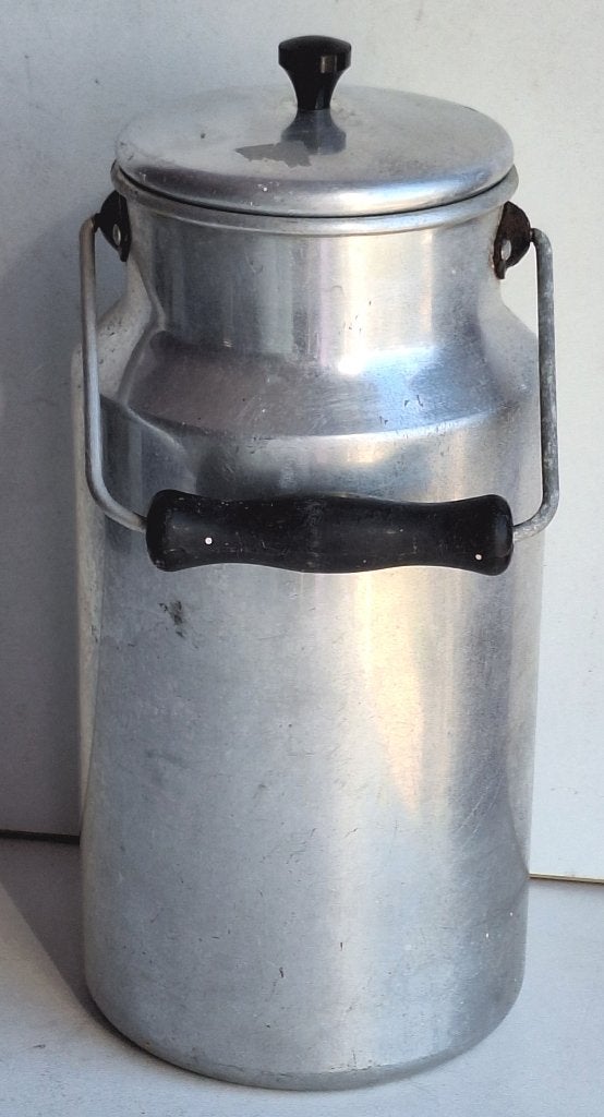 Joli ancienne petite cruche à lait en aluminium, Antiquités & Art, Enlèvement ou Envoi