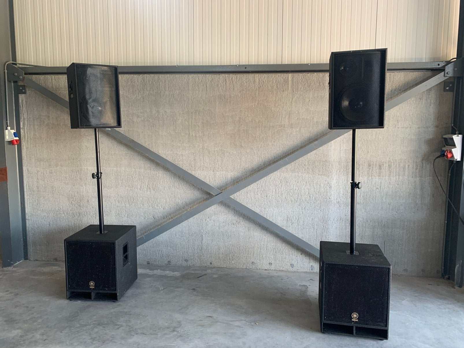 Te koop yamaha PA set, Musique & Instruments, Amplis | Clavier, Moniteur & Sono, Enlèvement, Utilisé, 500 à 1000 watts, Sono