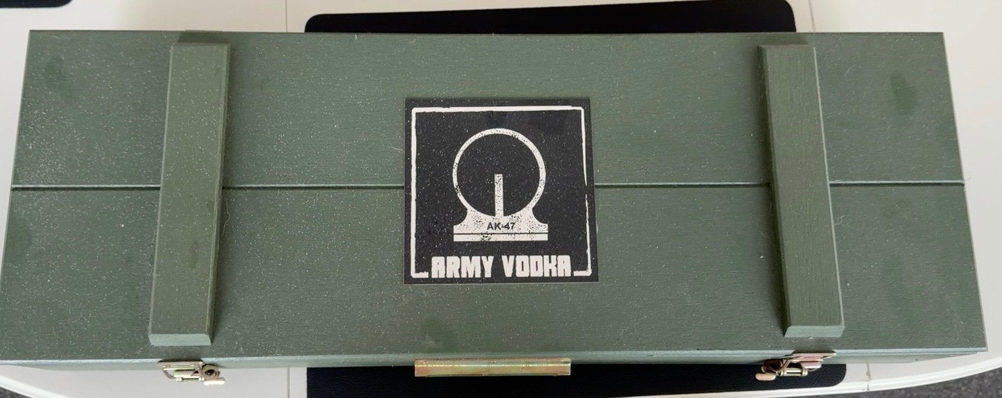 Red Army Vodka AK-47 cadeauset – compleet en ongeopend, Ophalen, Zo goed als nieuw, Overige typen
