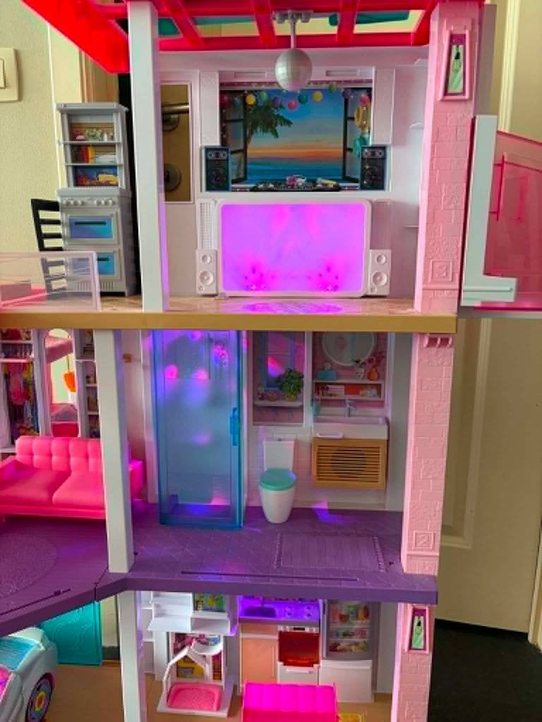 Barbie Dreamhouse met verlichting – in zeer mooie staat!, Kinderen en Baby's, Ophalen, Zo goed als nieuw, Poppenhuis