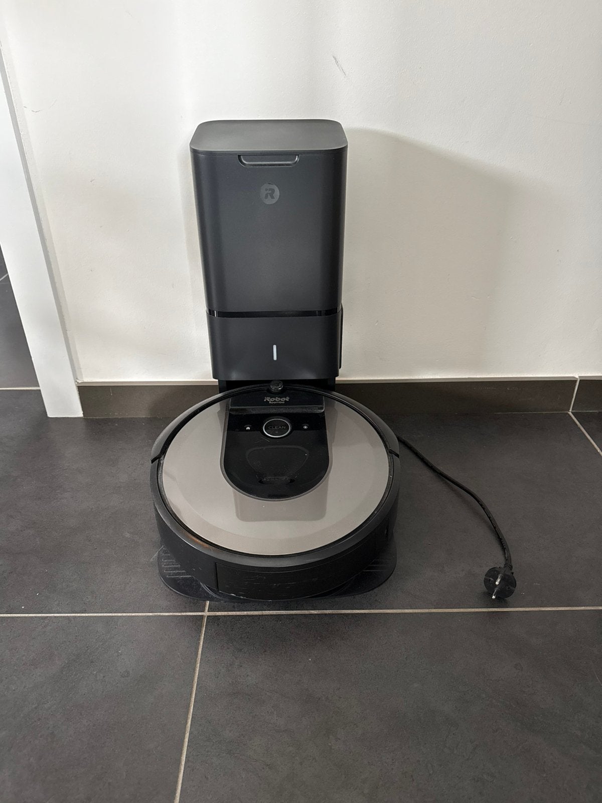 Te koop: iRobot Roomba i7+ met Clean Base (zelflediging), Ophalen, Gebruikt, Robotstofzuiger, IRobot