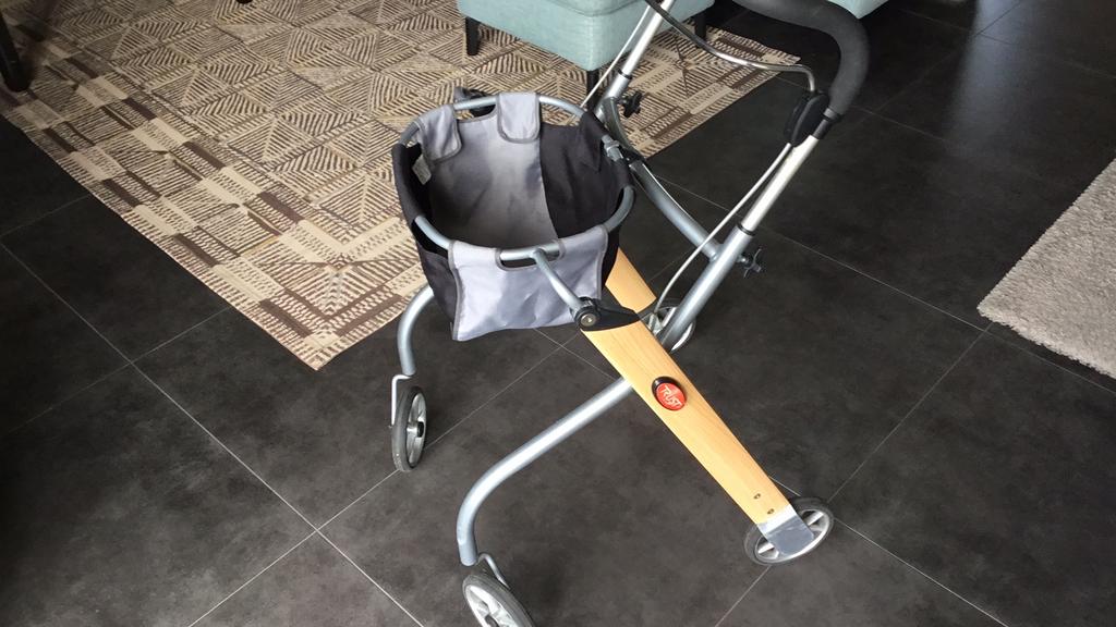 Rollator Trust care, Diversen, Rollators, Ophalen of Verzenden, Lichtgewicht, Zo goed als nieuw