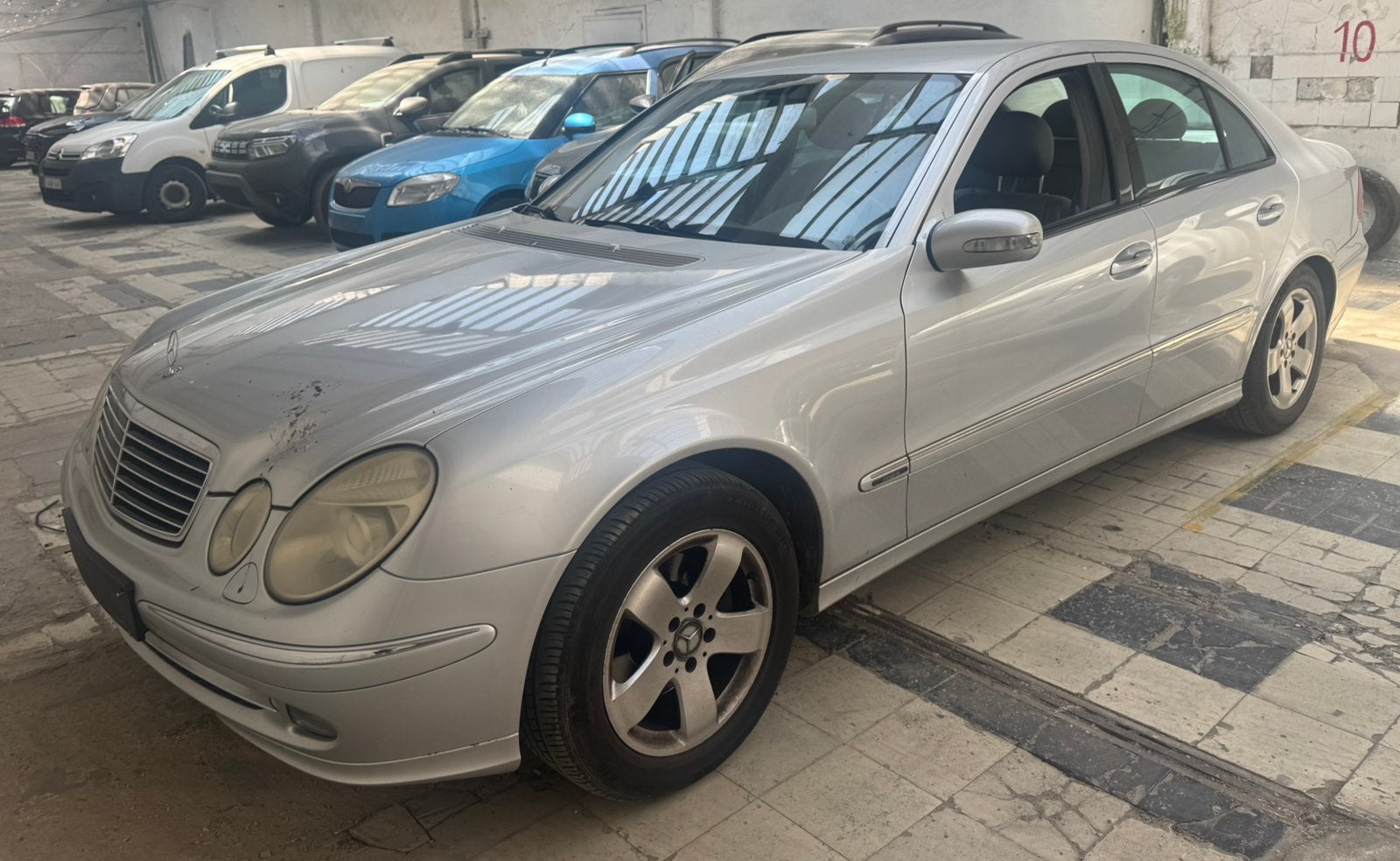Mercedes-Benz E 200 Kompressor Avantgarde, Autos, Mercedes-Benz, Cuir, Argent ou Gris, Achat, Beige