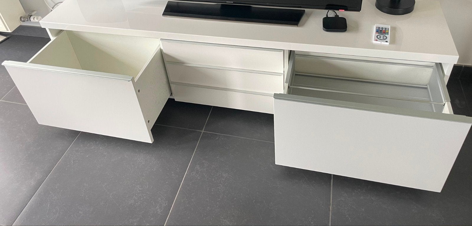 tv kast, Ophalen