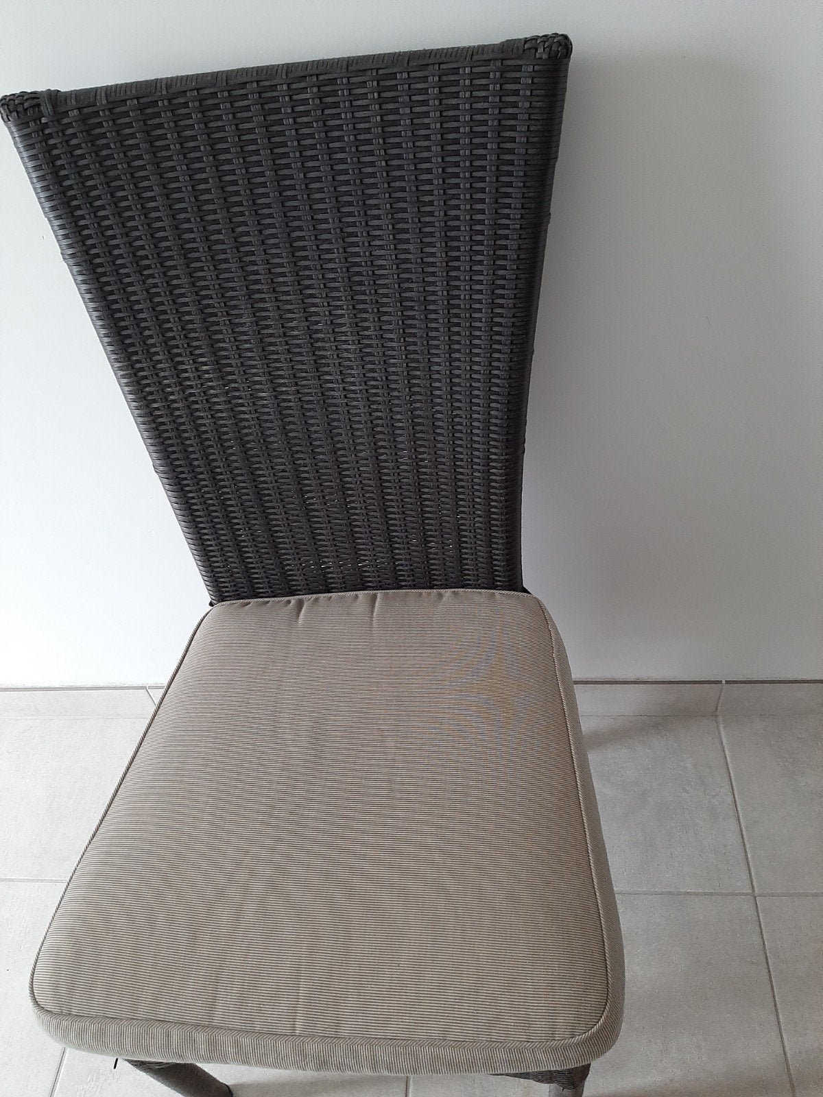 bruin rieten stoelen met kussen, / 25 euro per stuk/ zo een, Enlèvement, Comme neuf