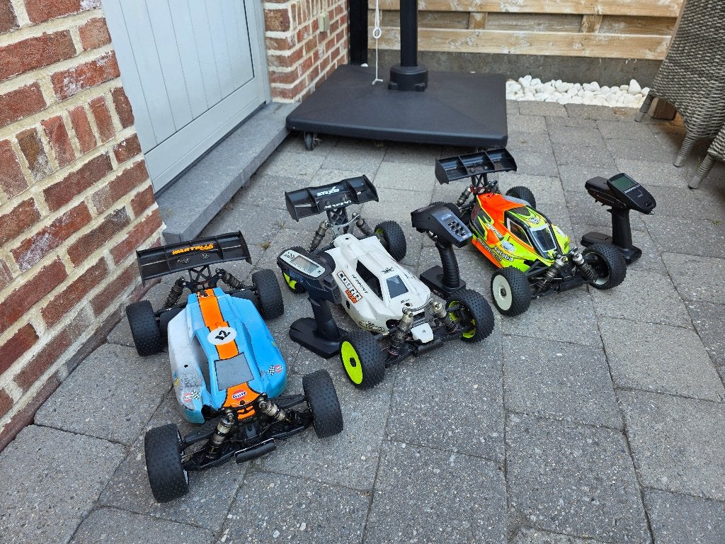 3x Wedstrijd 1 /8 buggy’s Mugen, Serpent Sworkz, Enlèvement, Utilisé