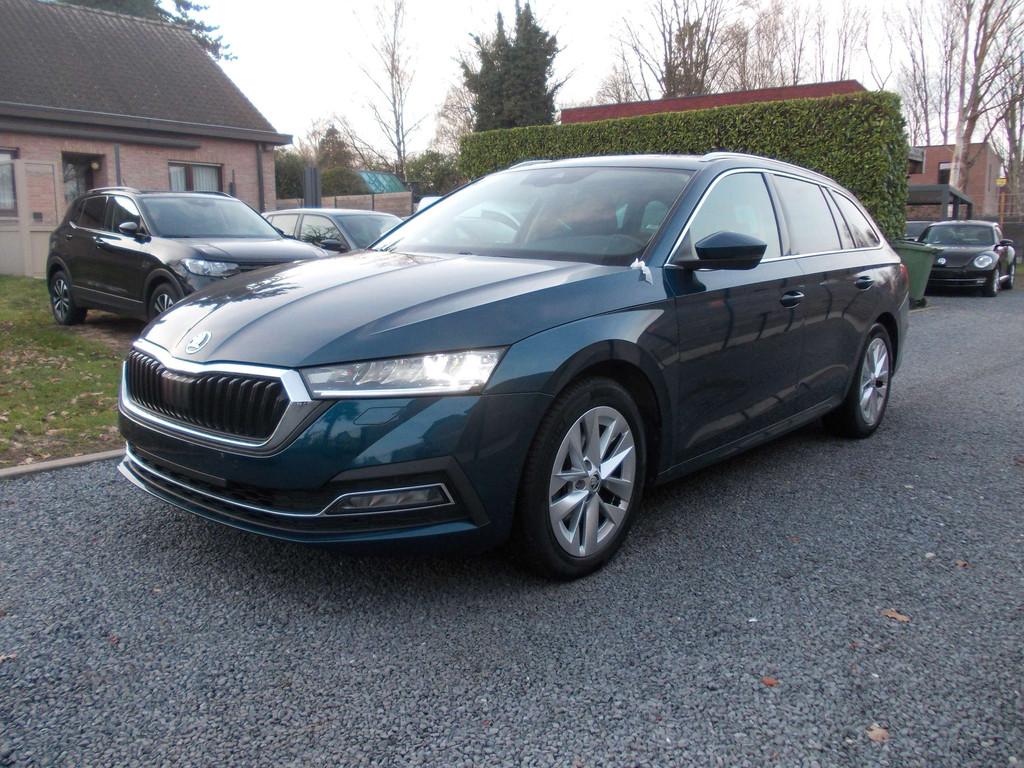 Skoda Octavia Octavia SW TSI 110 PK LaunchEdition NAVI-CARPL, Gebruikt, Euro 6, Blauw, 1830 kg