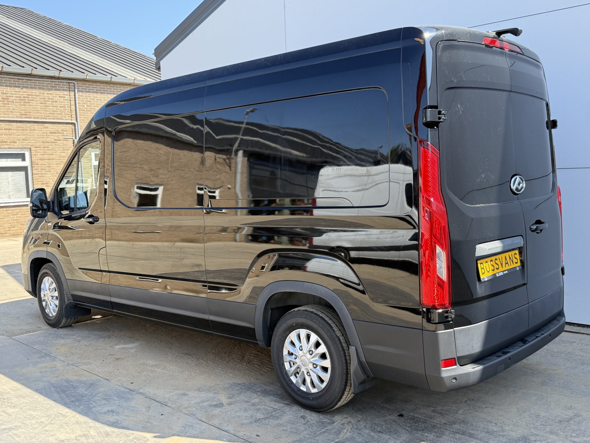 Maxus eDeliver 9 72kWh 204PK NIEUW! 288km WLTP L3H2 Apple Ca, Stof, Gebruikt, Maxus, Zwart