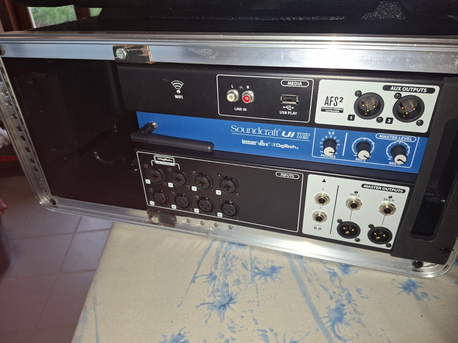 soundcraft ui12 incl flightcase, Audio, Tv en Foto, Professionele apparaten, Ophalen of Verzenden, Zo goed als nieuw, Audio