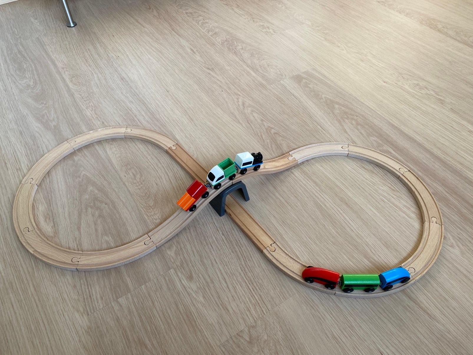 Ikea houten treinspoor met 2 treintjes, Ophalen of Verzenden, Gebruikt