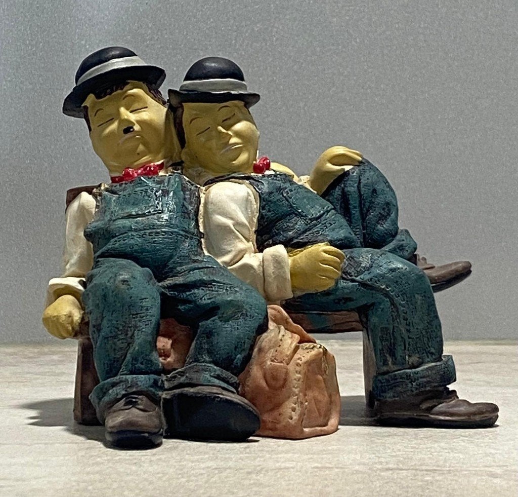 Laurel & Hardy "A Well-Earned Rest" op bankje, Ophalen, Zo goed als nieuw, Overige typen
