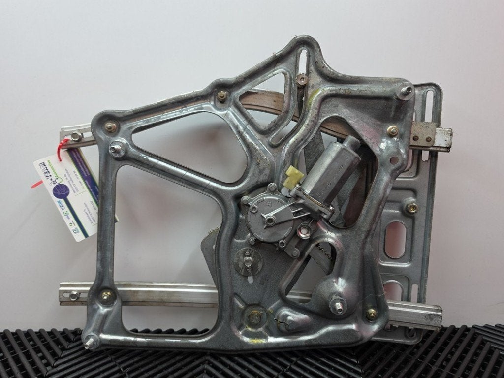 MECANISME VITRE ARRIÈRE DROIT 900 II (YS3D) (|0130821623|), Brose SE, Info@brose.com, Utilisé, Max-Brose-Straße 1
96450  Coburg, DE