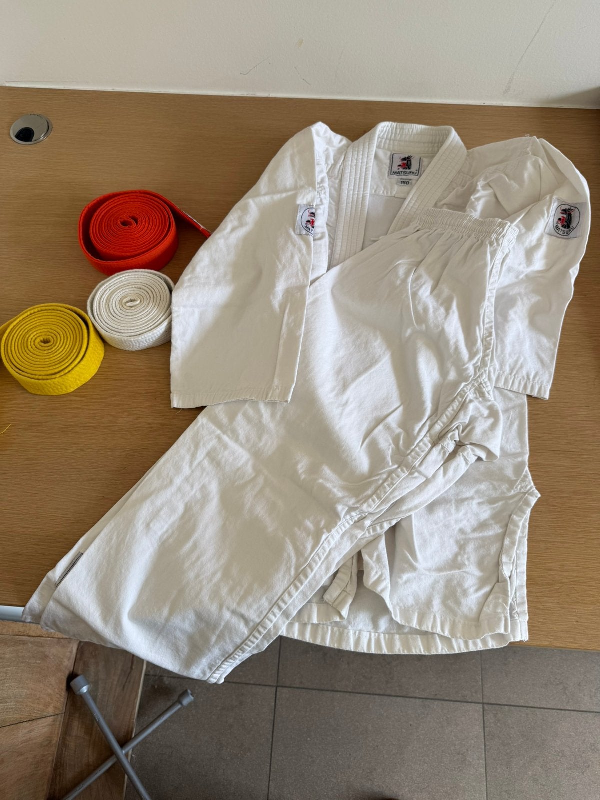 Karatepak voor kinderen, Sport en Fitness, Vechtsporten en Zelfverdediging, Ophalen of Verzenden, Zo goed als nieuw, Karate, Vechtsportkleding
