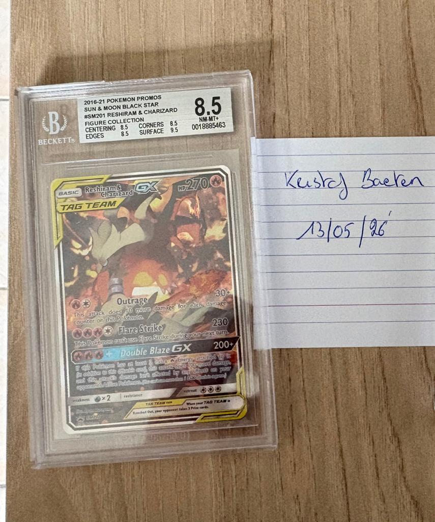 Charizard & Reshiram GX beckett 8.5, Enlèvement ou Envoi, Comme neuf