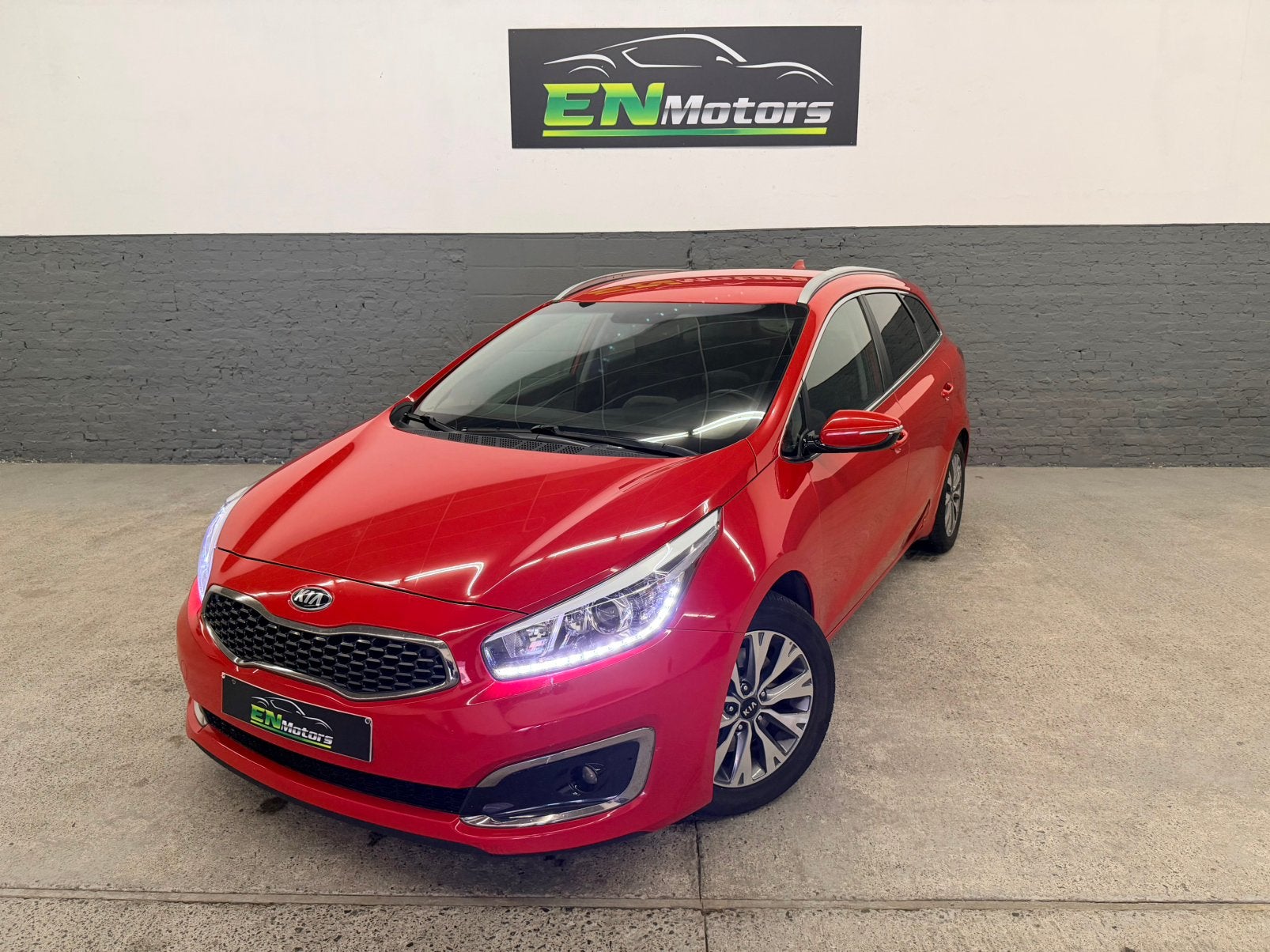 Kia Ceed SW 1.6CRDI 2017, Autos, Kia, Rouge, Euro 6, Boîte manuelle, Noir