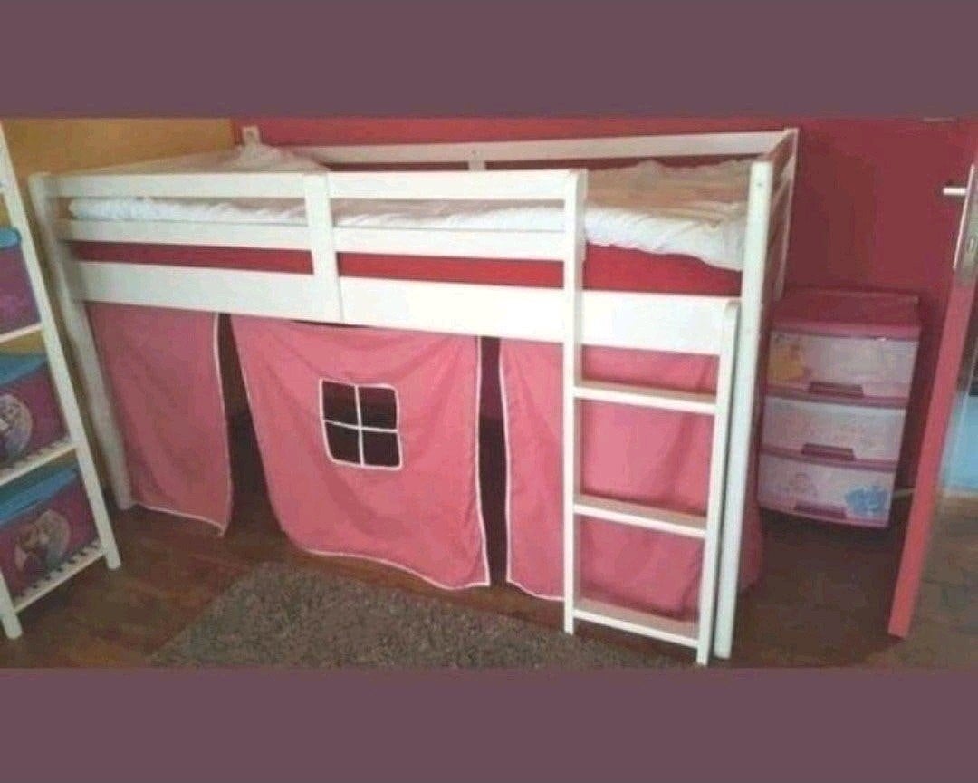 Halfhoogslaper wit met gordijnen, matras en lattenbodem, Kinderen en Baby's, Ophalen, 85 tot 100 cm, Gebruikt, Hoogslaper of Stapelbed