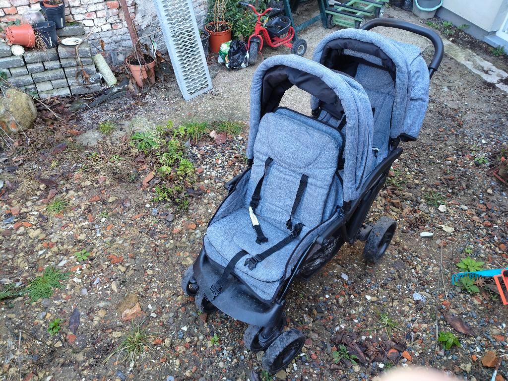 Buggy voor 2 kindjes, Ophalen, Gebruikt