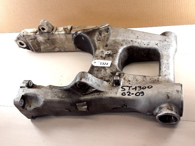 ST1300 2002 - 2009 Honda Achterbrug D1-33913, Motoren, Onderdelen | Honda