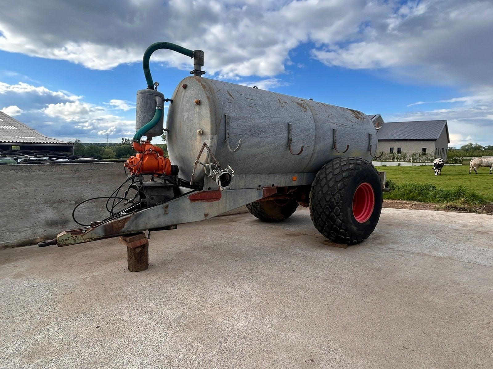 Mestton / waterton 9000l, Ophalen