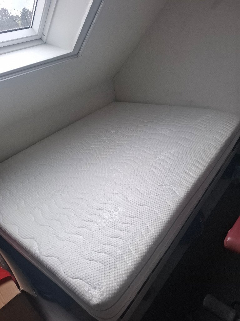Bed (matras en lattenbodem), Ophalen, Gebruikt, Beige, Tweepersoons