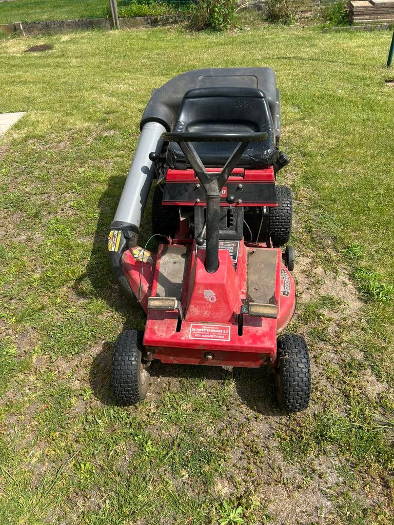 Tracteur de pelouse Toro 8 ch, Enlèvement, Utilisé, Démarrage électrique, Moins de 90 cm