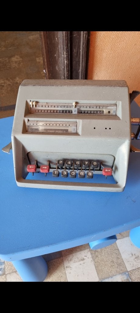 Vieille machine à calculer, Enlèvement