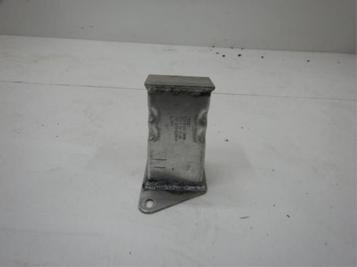 Audi R8 420 Deformatie elemenet Chassis balk steun Links (42, Enlèvement ou Envoi, Utilisé