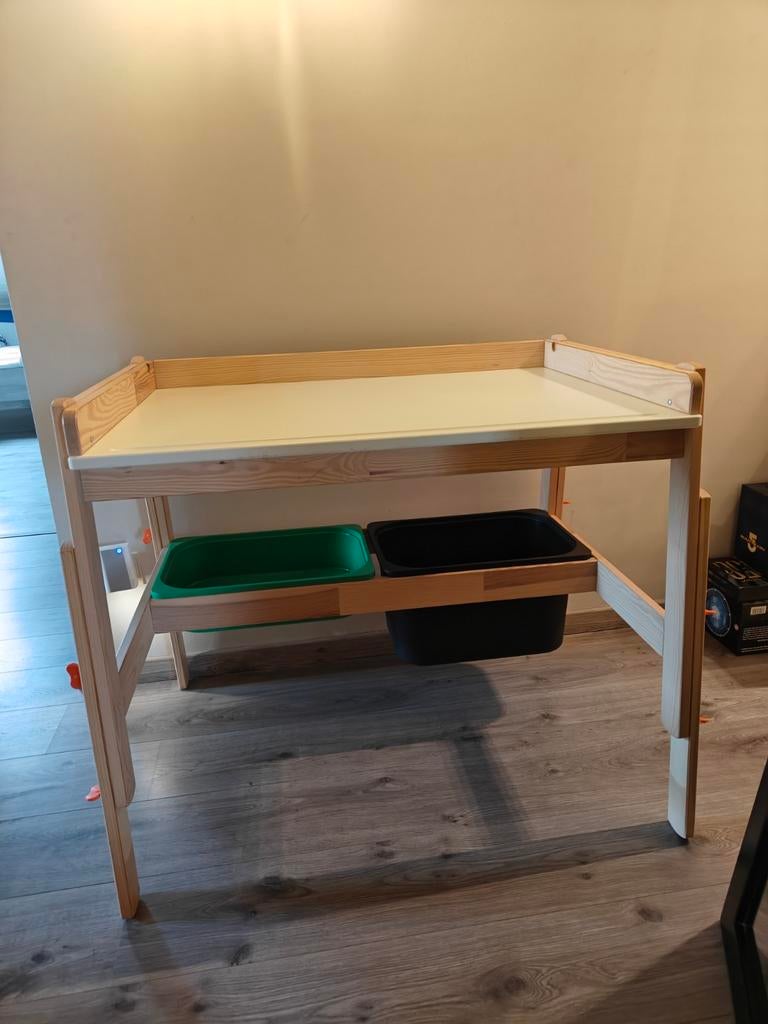 Ikea Flisat kinderbureau, Ophalen