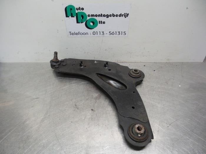 Bras de suspension avant gauche d'un Renault Trafic (Trafic, Autos : Pièces & Accessoires, Renault, -, 3 mois de garantie, Utilisé